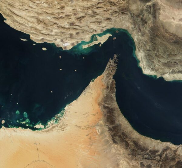 اصالت استفاده حقوقی و نظامی از ظرفیت تنگه هرمز در پاسخ به تهدیدات غرب