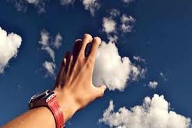 اصالت پرهیز از فرهنگ آرمان‌گرایی فانتزی و ذهنی به جهت مخاطرات ناشی از فاصله‌گیری از تحقق عملی ارزش‌ها در مسیر انقلابی