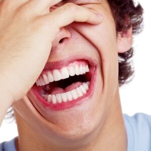 اصالت بیزاری خداوند از خنده بی جا و تأثیر منفی آن در قرب به خداوند