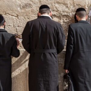 اصالتِ جلوگیری از فروپاشی هویت جمعی در برابر راهبردهای تفرقه‌افکنانه‌ی قومیتی و مذهبی یهود