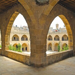 اصالت وجوب حضور و دخالت مستقیم فقیهان در مسائل حیاتی کشور