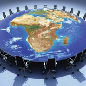 اصالت پیچیدهتر شدن دائم و رو به گسترش زنجیره مسئولیتهای حقوقی در تصمیمات نظامی میان بازیگران مستقیم و غیرمستقیم در منازعات جهانی